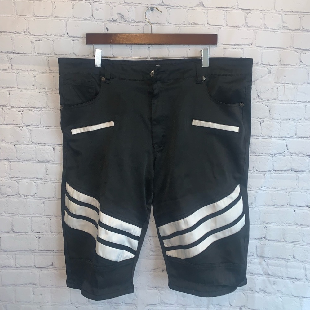 Diamond Stash Black & White Striped Shorts size 40